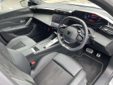 運転中の視線移動を抑えるレイアウトの「iCockpit」。