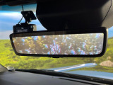 【デジタルインナーミラー】後席の大きな荷物や同乗者で後方が確認しづらい時でも安心!カメラが撮影した車両後方の映像をルームミラー内に表示。クリアな視界で状況の確認が可能です!