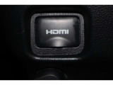 音声と映像が1本のケーブルで伝送できる便利なHDMIを装備しています。iPhoneやスマートフォンの画面と全く同じ画面がカーナビの画面に表示されるので、地図アプリや動画などのミラーリングが可能です。