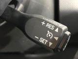 【クルーズコントロール】高速道路もラクラク走行。アクセルを離しても一定速度で走行ができ、長距離運転時の負担を軽減!加速・減速も簡単なスイッチ操作で調整できます。