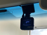 【ドライブレコーダー】映像・音声などの運転中の記録を残します。事故などを起こした起こされた時の証拠になりえますので、もしも時でも安心ですね。