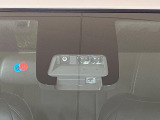 【トヨタセーフティセンス】走行中に前方の車両等を認識し、衝突しそうな時は警報とブレーキで衝突回避と被害軽減をアシスト。より安全にドライブをお楽しみいただけます。