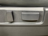 【パワーシート】スイッチ一つで簡単にシートの微調整が可能!電動だから力もいりません!快適なシートポジションにセットして、快適なドライブをお楽しみください。