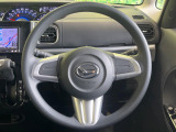 インテリアに合わせたデザインのステアリングは、運転される方のことも考え、運転しやすい形状、大きさです。是非一度、実際に触ってお確かめください。