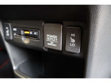 シートヒーター装備付き車!!座席に埋め込まれた電熱線によりシートを暖めることが出来る装備で、温められたシートは、寒い冬には最適です!!