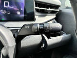 オートライト機能付きです♪またハイビームアシストで、先行車または対向車や周囲の明るさなどに応じ、自動的にハイビーム(上向き)とロービーム(下向き)を切り替えます♪