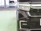 LEDヘッドライトは、点灯の瞬間から光量を発揮し、突然暗くなるトンネルなどでの安定感を高めます。