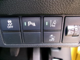 パーキングセンサーや横滑りを防ぐVSA等のスイッチ類は運転席の右側、手の届きやすい位置にあります。