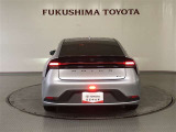 横一線にシャープな形状のリヤコンビネーションランプ!特徴的な見た目で、後続車からの視認性を確保!