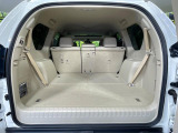 後席を格納すると、これだけの広さが!シーンに合わせたシートアレンジで、大きな荷物も積むことが出来ます♪