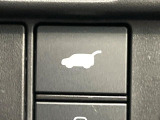 【パワーバックドア】スマートキーや運転席のボタンを押すだけでリアゲートが自動で開閉します!荷物を持っている時や、高い位置にあるバックドアを閉める際に便利な機能です♪