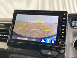 【バックカメラ】リバースにするだけで映ります、後方の安全確認や、狭い駐車場での車庫入れ、雨の日や夜間など視界の悪い時に便利です!安全にバックする為には欠かせない装備です。