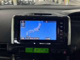 ディスプレイオーディオやカーナビは、現代のドライブにおいて欠かせない装備のひとつです。初めての場所でも迷いにくく、快適なルート案内で運転をサポートします。移動中のエンターテインメント性も高まります。