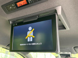 【フリップダウンモニター】大画面モニターで後席でもエンタメをお楽しみいただけます。小さなお子様にも大人気の装備です♪