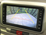 【バックカメラ】駐車時に後方がリアルタイム映像で確認できます。大型商業施設や立体駐車場での駐車時や、夜間のバック時に大活躍!運転スキルに関わらず、今や必須となった装備のひとつです!