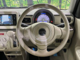 インテリアに合わせたデザインのステアリングは、運転される方のことも考え、運転しやすい形状、大きさです。是非一度、実際に触ってお確かめください。