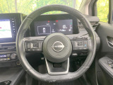 インテリアに合わせたデザインのステアリングは、運転される方のことも考え、運転しやすい形状、大きさです。是非一度、実際に触ってお確かめください。