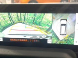 【パノラミックビューモニター】専用のカメラにより、上から見下ろしたような視点で360度クルマの周囲を確認することができます☆死角部分も確認しやすく、狭い場所での切り返しや駐車もスムーズに行えます。