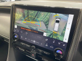 【パノラミックビューモニター】専用のカメラにより、上から見下ろしたような視点で360度クルマの周囲を確認することができます☆死角部分も確認しやすく、狭い場所での切り返しや駐車もスムーズに行えます。