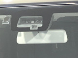 【スズキ セーフティサポート】走行中に前方の車両等を認識し、衝突しそうな時は警報とブレーキで衝突回避と被害軽減をアシスト。より安全にドライブをお楽しみいただけます。