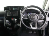 運転席から各種ボタンの操作がしやすいように設計されたデザイン。シンプルなつくりなので、運転が苦手な方も安心して運転することができます。