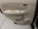 運転席・助手席ドアの内側にドアポケットが装備されています。