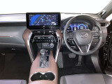 運転席は見やすく整理され、ナビも美しく装着され操作性にも優れています!