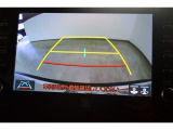 バックモニター付き。車両後方の映像が画面に表示されるので、車庫入れが苦手な人も安心です。ただし、目視確認もお忘れなくお願いいたします。