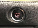 エンジンスタートスイッチです。キーが車内にあれば、エンジンの始動や停止はスイッチを押すだけ!キーを取り出す手間を省き、ワンプッシュで操作できるので簡単でスムーズです。
