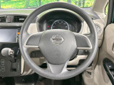 インテリアに合わせたデザインのステアリングは、運転される方のことも考え、運転しやすい形状、大きさです。是非一度、実際に触ってお確かめください。
