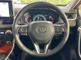【純正革巻きステアリング】上質な革を使用することで、手にしっかり馴染みとても運転しやすいハンドルです♪