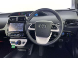 運転席まわりです。 各操作スイッチは使いやすい位置に配置されてます。