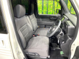 運転席シート廻りは使用感も少なく、良好な状態となっています。丁寧に使われていたことがよくわかりますね。