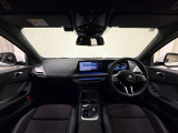 ☆センターパネルを運転席側に僅かに傾けたBMW独特のインパネ☆【駆け抜ける歓び】はここからもスタートしております☆