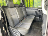 後部座席も気になるようなキズ・汚れやへたり等、大きなダメージはなく、良好な状態です。