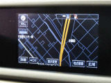 メーカー装着のナビを装備しております。
