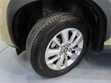 タイヤサイズは205/65R16です。