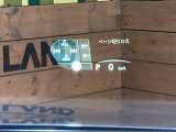 【カラーヘッドアップディスプレイ】現在の速度や走行情報をデジタル表示で運転席前方のガラスに投影!カラー付きで視認性も高く、運転中目線をずらさず必要な情報を確認できるのでとっても便利で安心!