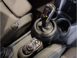 ミニ独特のゴーカートフィーリングと呼ばれる軽快なハンドリングはAT車、MT車のどちらでも楽しめます。
