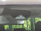 【エマージェンシーブレーキ】走行中に前方の車両等を認識し、衝突しそうな時は警報とブレーキで衝突回避と被害軽減をアシスト。より安全にドライブをお楽しみいただけます。