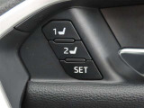 運転席は二人分のシートポジションを記憶します。