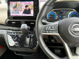 ハンドル周りには車両状態の確認やナビ操作が可能なステアリングスイッチを完備♪ハンドルの高さ調節も可能です!
