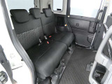 ゆとりある広々とした車内空間は、ドライブを始め買い物やレジャーなど、幅広く活躍します。一人でもみんなとでもお出かけを楽しみましょう!