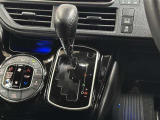 ハンドルに近い位置で、運転席からも見やすく操作しやすい ☆★インパネシフト★☆ どのギアに入っているか一目瞭然(^^)