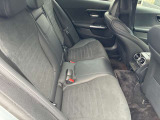 自動車保険に関しても、メルセデス・ベンツ専用のプログラムをご用意しております。飛び石や落下物などでのフロントガラスの修理が必要となった場合、最大で9万円分の補償を致します。