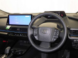 運転席まわりです。 各操作スイッチは使いやすい位置に配置されてます。