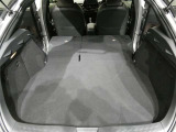 左右独立でリアシートが倒れるので様々な荷物も積むことが可能です
