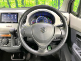 インテリアに合わせたデザインのステアリングは、運転される方のことも考え、運転しやすい形状、大きさです。是非一度、実際に触ってお確かめください。
