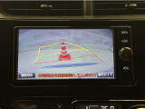 バックガイドモニター付きです。車の後方に小型カメラが付いており、バックする際の後方の様子をモニター上に表示します。