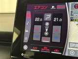 左右独立温度コントロールフルオートエアコンです。運転席、助手席それぞれで独立して温度設定ができます。冷え性の方が乗っても安心ですね♪